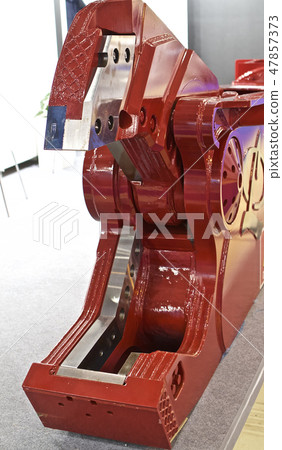 Mobile shears for scrap metal shredding 47857373