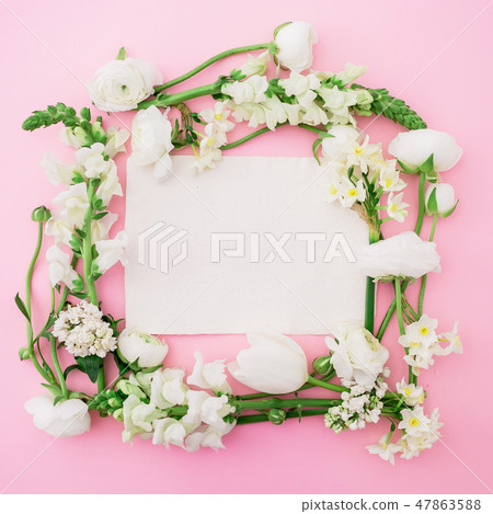 Floral background with white flowers and paper 47863588