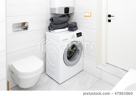 Minimalist white cozy, fresh and clean modern bathroom Minimalist white cozy, fresh and clean modern bathroom 47863860