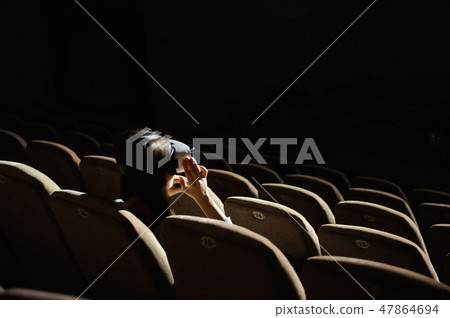 Young Beautiful Woman Using Virtual reality equipment 47864694