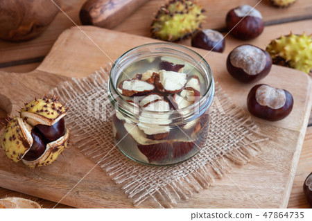 Preparation of tincture from horse chestnuts 47864735