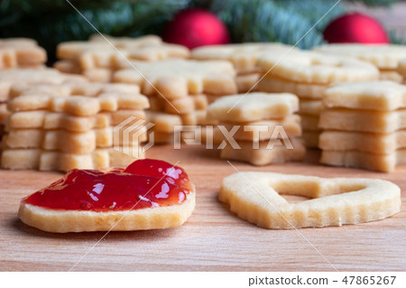 Filling Linzer Christmas cookies with jam Filling Linzer Christmas cookies with jam 47865267