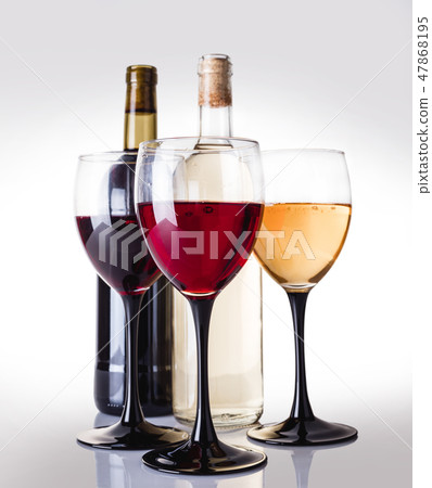 white and red wine 47868195