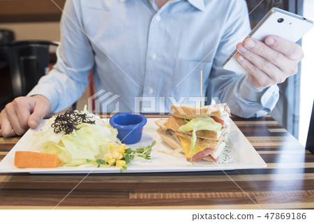 Office lunch time Office lunch time 47869186