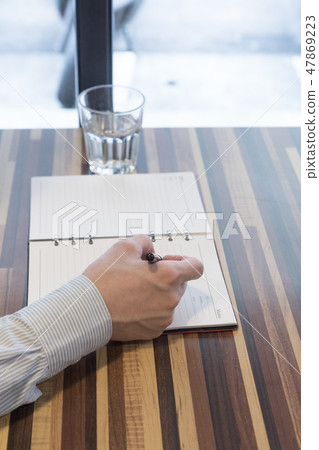 Office lunch time 47869223