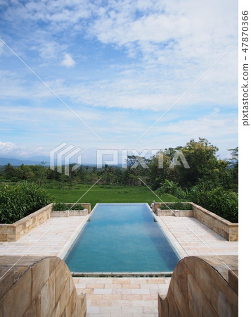 Pool Suite 47870366