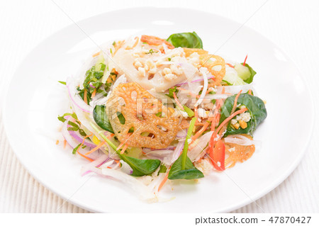 美味的蓮藕和調味蔬菜沙拉 47870427