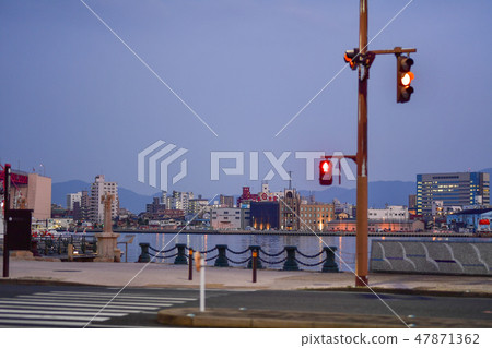 Dusk on Wakamatsu South Kaigan Dori [Fukuoka Prefecture] 47871362