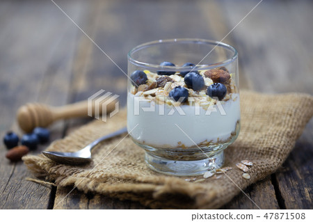 homemade Granola with yogurt and fresh blueberry homemade Granola with yogurt and fresh blueberry 47871508