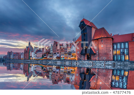 Gdansk beautiful sunset, view on Zuraw port crane and medieval facades, Poland Gdansk beautiful sunset, view on Zuraw port crane and medieval facades, Poland 47877476