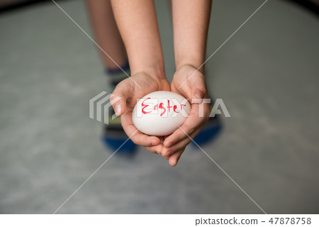 A little boy holding a Easter eggs 47878758