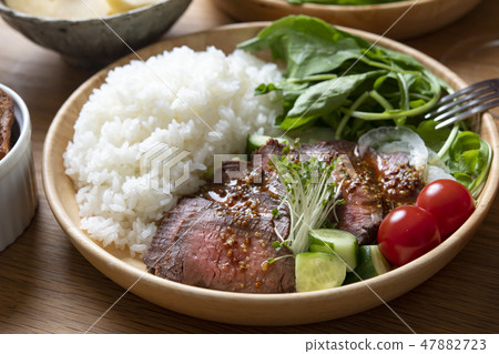 烤牛肉盤 47882723