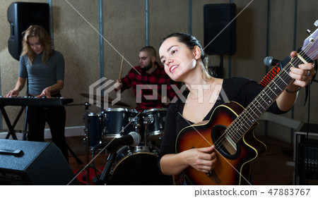 Repetition of music garage band 47883767