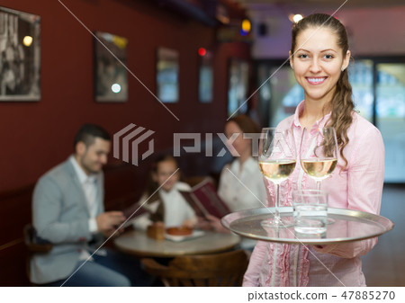 Waitress serving family of three 47885270