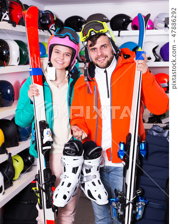 Couple in skiing outfit in store 47886292