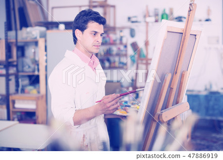Male artist drawing in studio 47886919