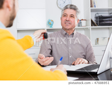 Mature man sign car purchase contract 47886951