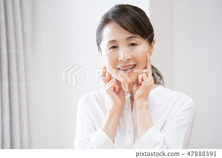 Troubling women 47888391