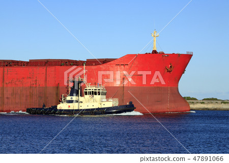 Cargo Boat with Tug Cargo Boat with Tug 47891066