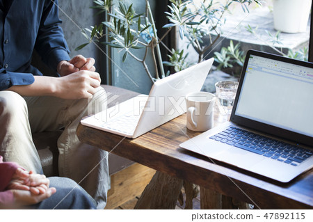 Couple of cafes 47892115