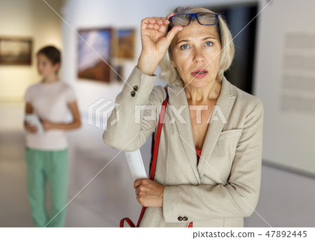 Mature woman visiting museum Mature woman visiting museum 47892445