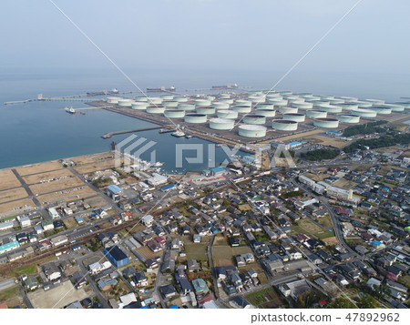 Streets of pleasure with oil reserve base 47892962