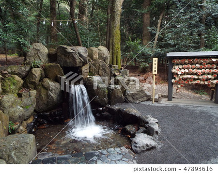 Kanade waterfall 47893616