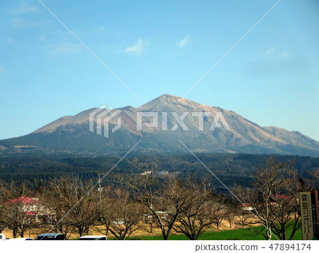 Kirishima mountain range (taken from Takachiho ranch) Kirishima mountain range (taken from Takachiho ranch) 47894174
