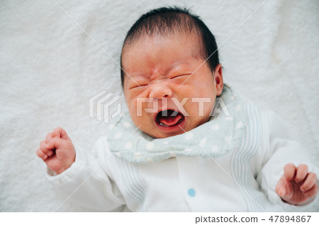 新生兒嬰兒哭臉哭 47894867