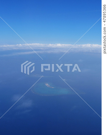 View the islands of Okinawa from the window of the airplane _ Vertical 1 47895366