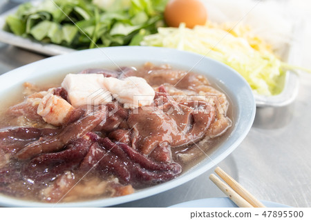 raw pork liver and offal 47895500