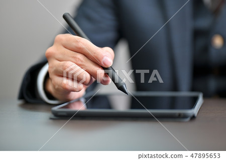 電子簽名簽名的商業場景圖像·結算,筆輸入與平板電腦,iPad,平板電腦終端。 電子簽名簽名的商業場景圖像·結算,筆輸入與平板電腦,iPad,平板電腦終端。 47895653