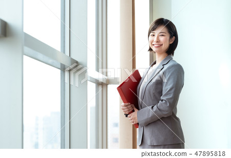 young woman      47895818