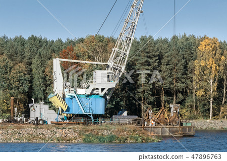 Cleaning and deepening the river for navigation. Cleaning and deepening the river for navigation. 47896763