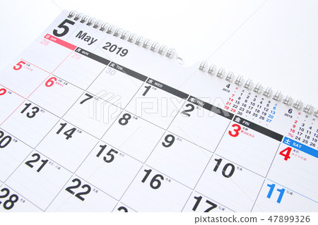 Calendar (consecutive holiday image) 47899326