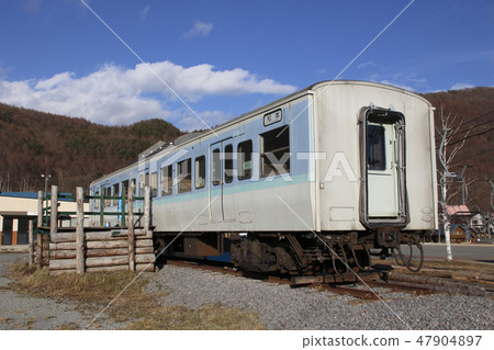 115系列列車用作Blanche Takayama滑雪勝地的候車室 115系列列車用作Blanche Takayama滑雪勝地的候車室 47904897