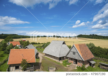Bailey of the Turmhuegelburg castle in Luetjenburg 47907190