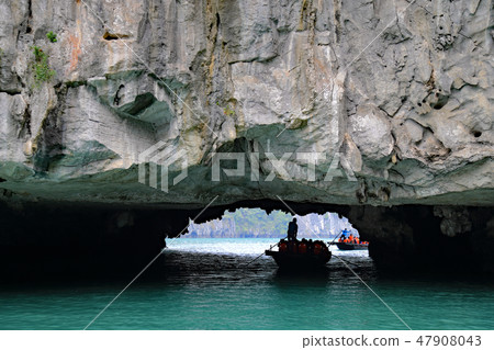 Landscape of Halong Bay 47908043