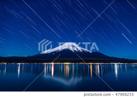 從山中湖（山梨縣）富士山夜景星跡圖像 47908233