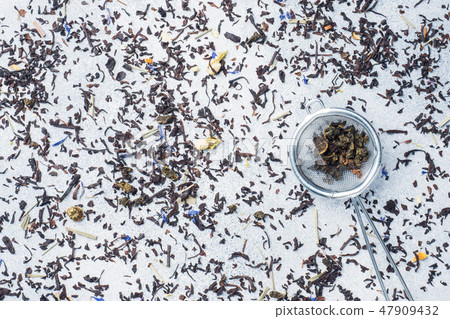 Tea leaves for brewing in a strainer  47909432