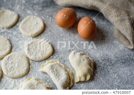 Preparation dough and production of circles  47910007