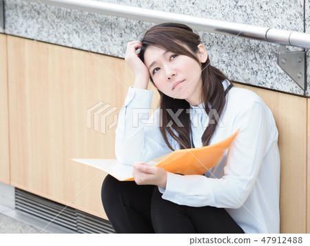 沮喪的商界女強人 47912488