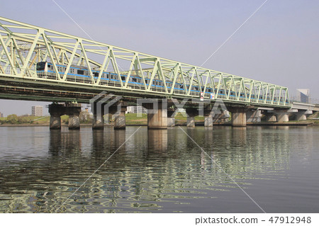 京濱東北線E233火車穿越荒川橋 47912948