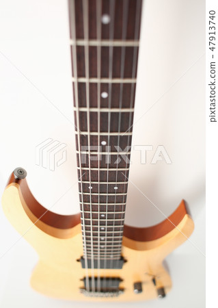 Classic shape wooden electric guitar with rosewood neck 47913740