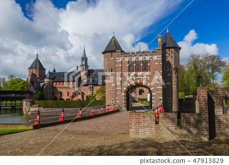 De Haar castle near Utrecht - Netherlands De Haar castle near Utrecht - Netherlands 47913829