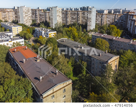 Residential buildings of different heights in old district in Moscow, Russia 47914056