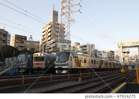 Tokyu Ikegami Line where snow is detained in the valley inspection area Tokyu Ikegami Line where snow is detained in the valley inspection area 47914275