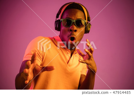The young handsome hipster man listening music with headphones 47914485