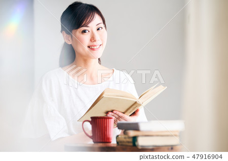 看書的女人 看書的女人 47916904