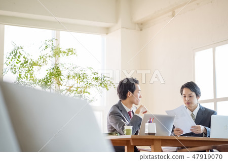 Young new recruits male businessmen who confirmed conference materials at meeting rooms and received gentle guidance from senior employees Young new recruits male businessmen who confirmed conference materials at meeting rooms and received gentle guidance from senior employees 47919070